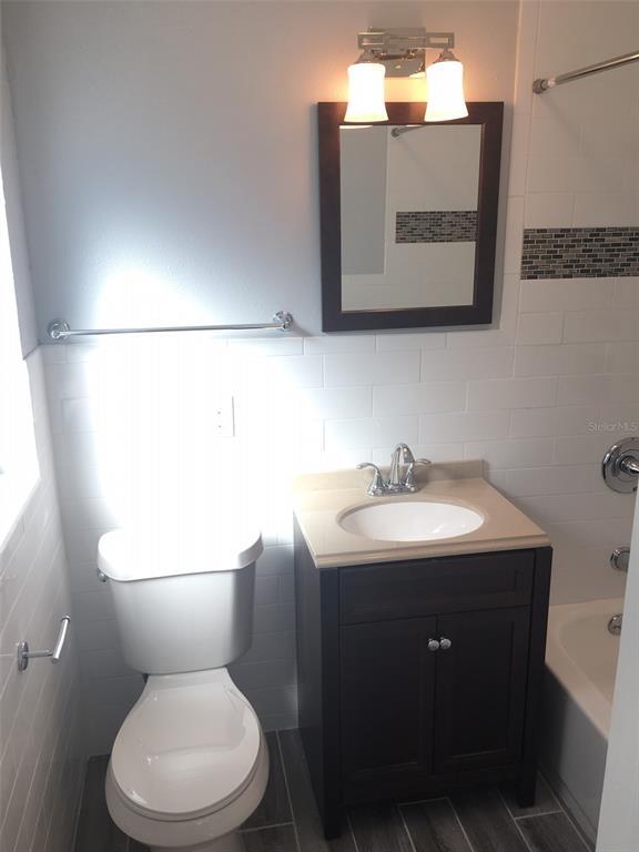 Building Photo - 214 12th Ave N