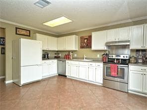 Building Photo - 2408 Glen Field Dr