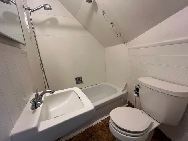 Building Photo - 525 2nd St SE