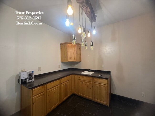 Building Photo - Large Duplex that backs to parks