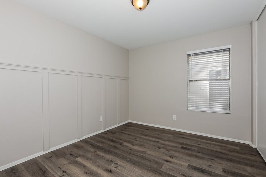 Building Photo - 1101 E Desert Rose Trail