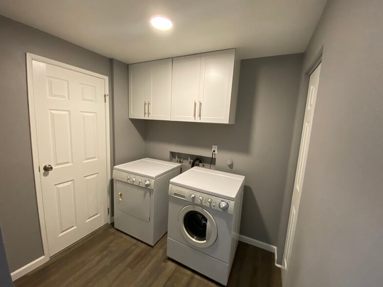 Building Photo - 407 Gertrude Dr