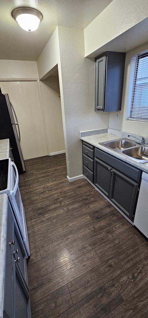 Building Photo - 2 bedroom 1.5 bath TownHome For Rent, North Reno