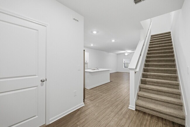 Building Photo - **Move-in Special no application fees** –NEW  Beautiful Move-In Ready Home in Ocala!INTERNET INCL...