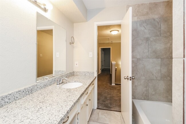 Building Photo - 647 Mosswood Dr