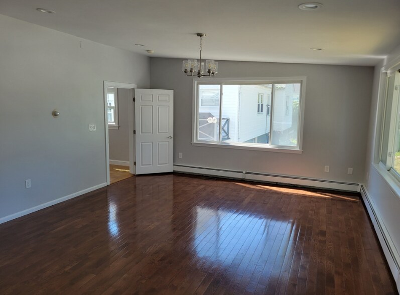 Building Photo - 17 Piermont St