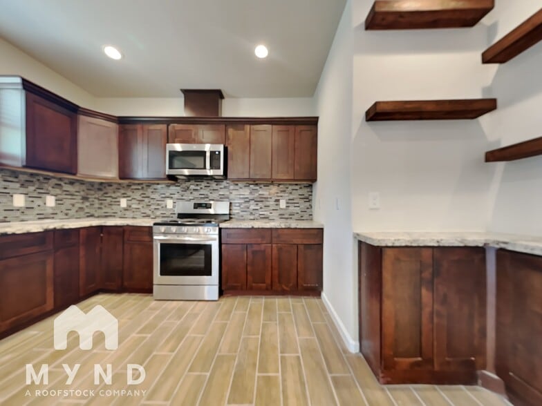 Building Photo - 5704 Bacher St