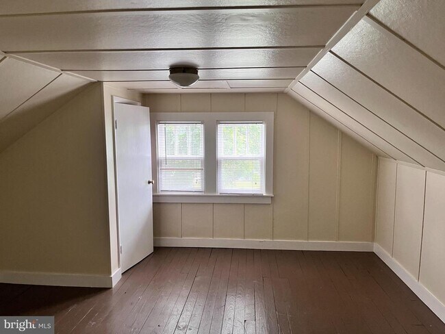 Building Photo - 116 2nd Ave