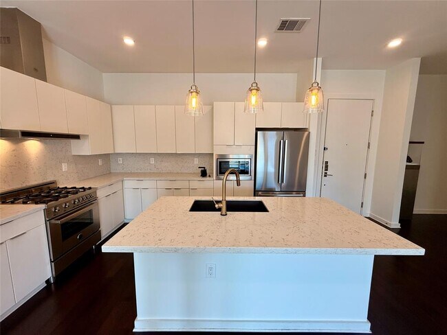 Building Photo - 207 W Johanna St