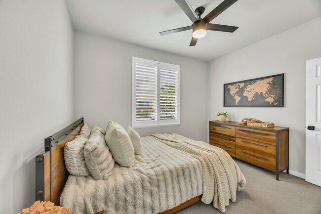 Building Photo - Newer Home on Large Corner Lot with Lots of Natural Light!