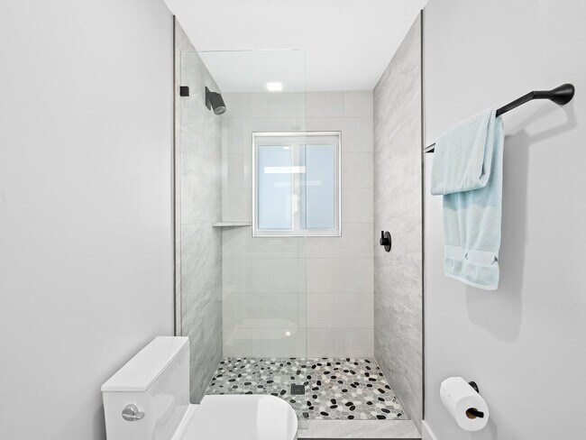 Building Photo - 2754 NE 31st Ct