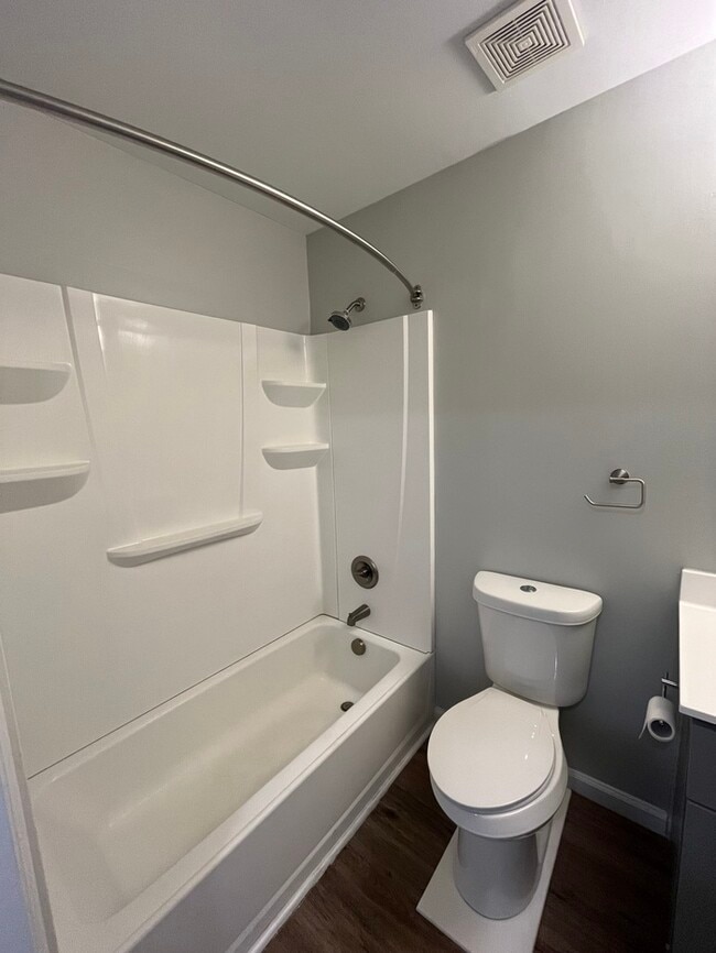 Building Photo - 3-Bedroom Townhome