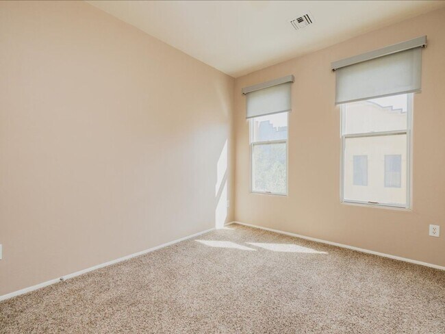 Building Photo - 3 Bedroom, 2.5 Bath CATALINA MOUNTAIN VIEWS! ROOF TOP CABANA!!