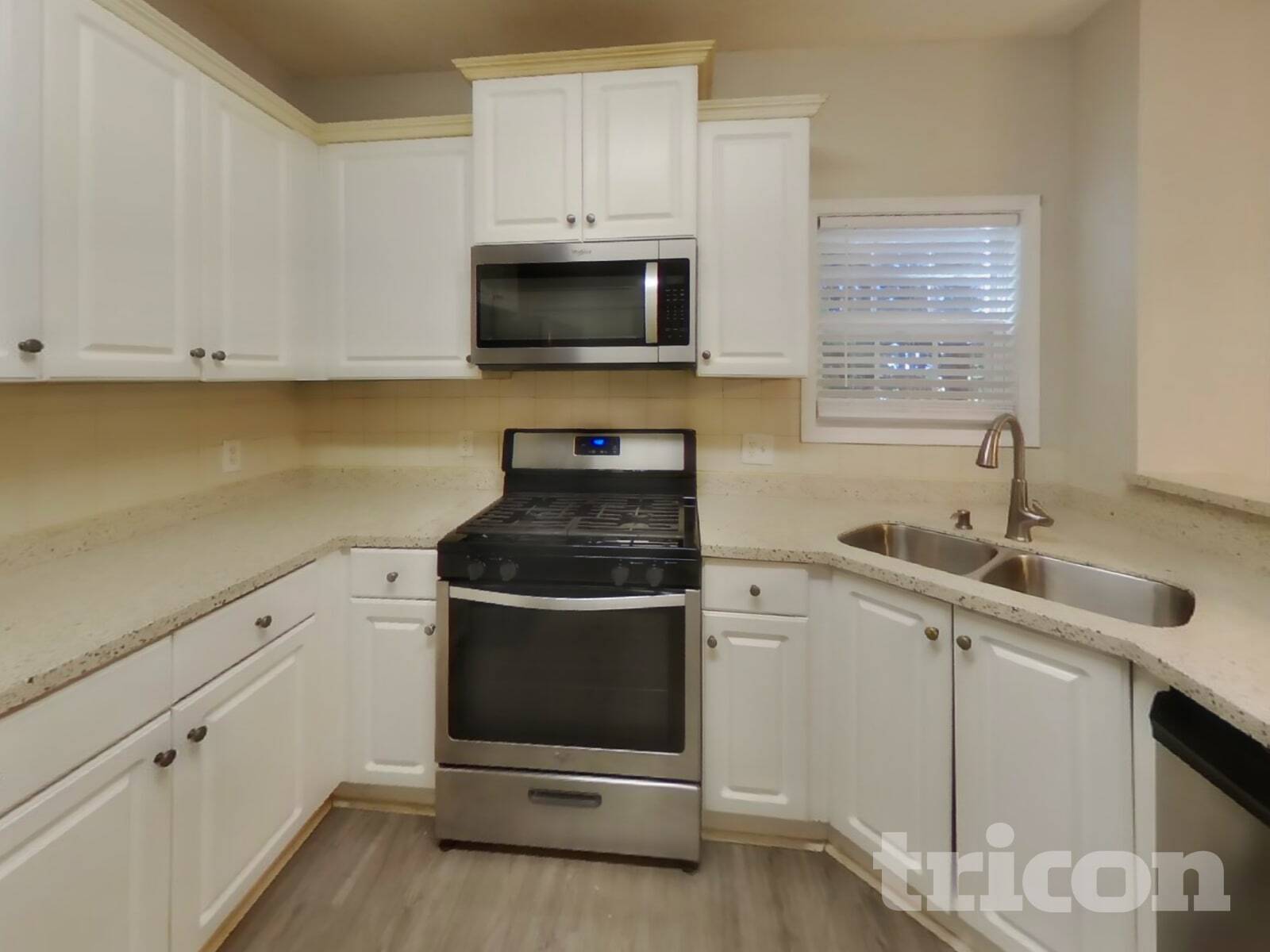 Building Photo - 121 Omega Ct