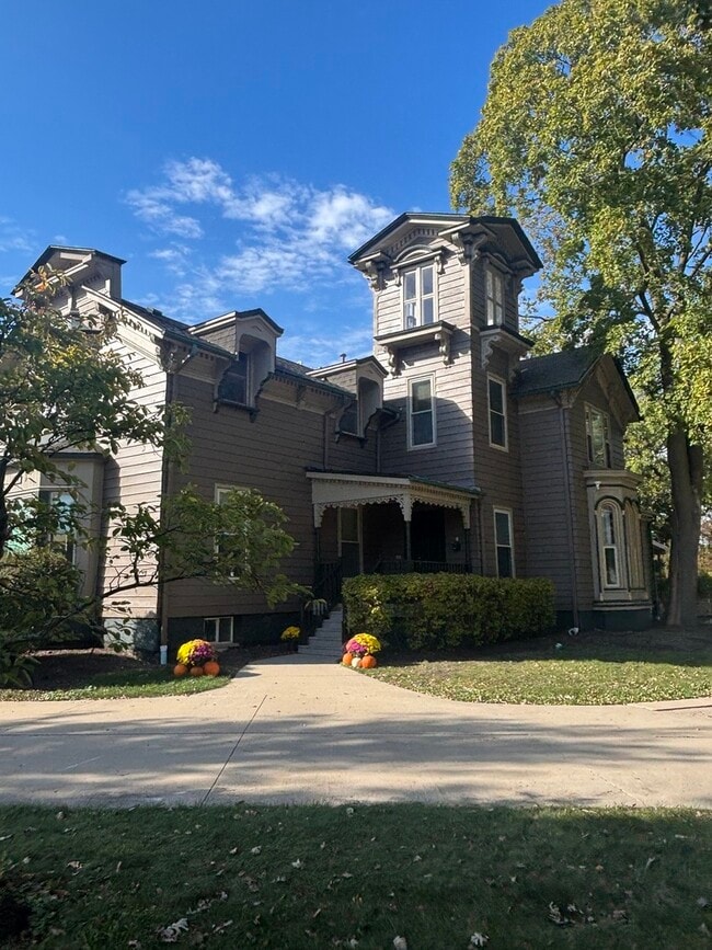 Building Photo - 40 Mischa Ct