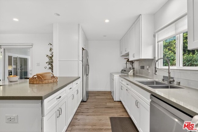 Building Photo - 6565 Randi Ave