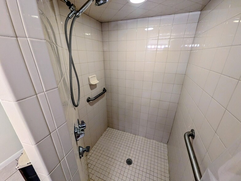 Building Photo - 5740 Floy Dr