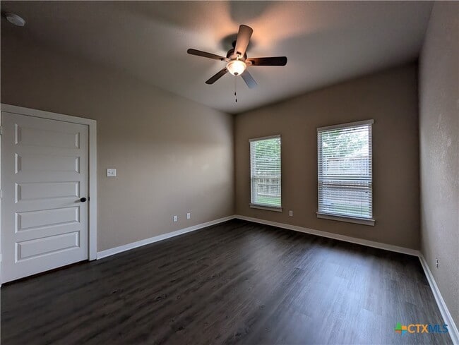 Building Photo - 2213 Avery Village