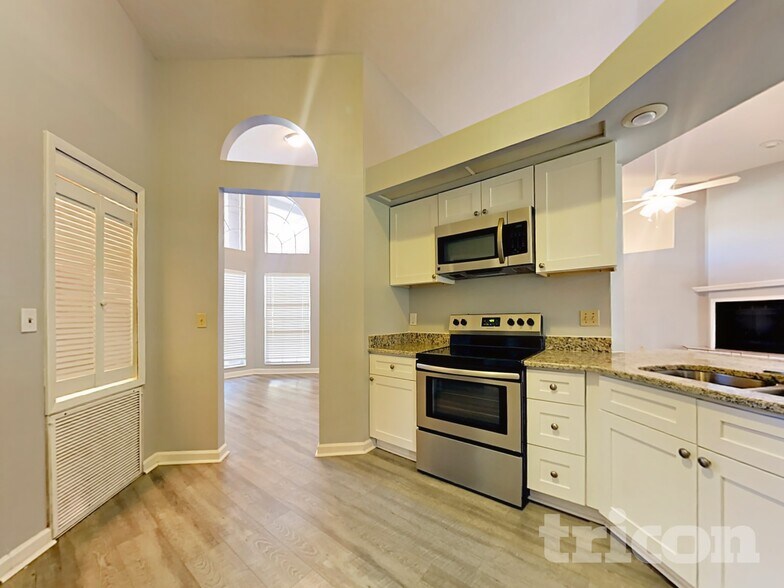 Building Photo - 2913 James Melvin Dr