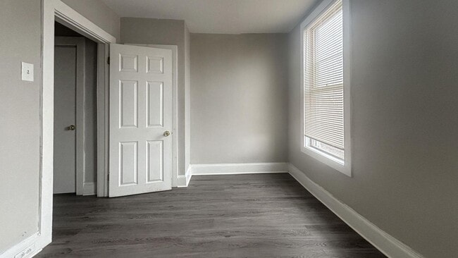 Building Photo - Renovated Three Bedroom w/ New Flooring throughout in Southwest