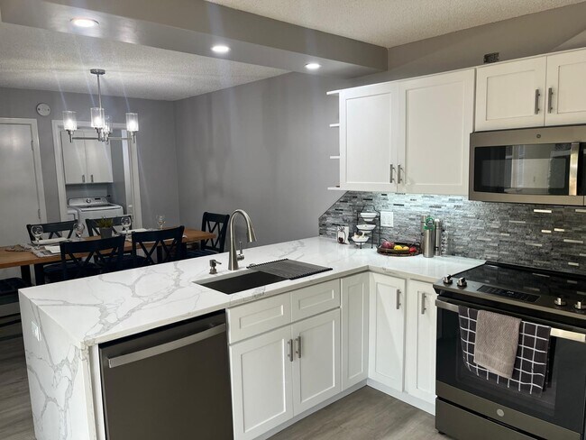 Building Photo - 8137 Bridgewater Ct
