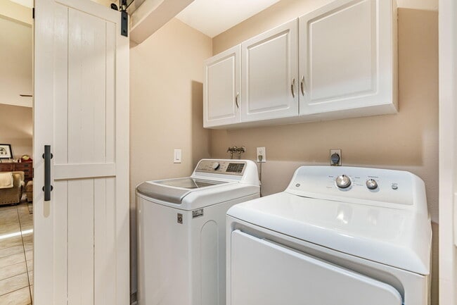 Building Photo - 43260 Silk Tree Ln