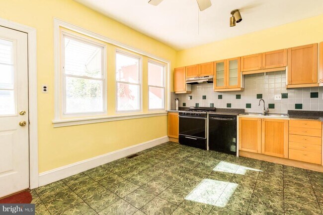 Building Photo - 161 Cotton St