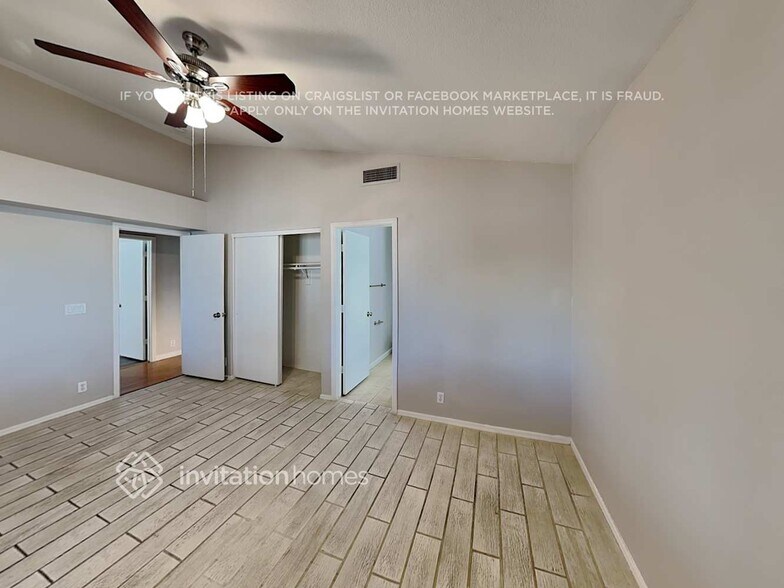 Building Photo - 8910 W Vale Dr
