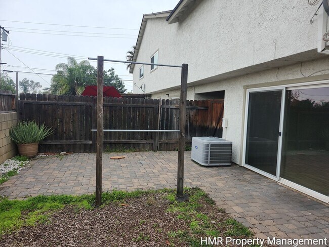 Building Photo - Large Condo in Claremont