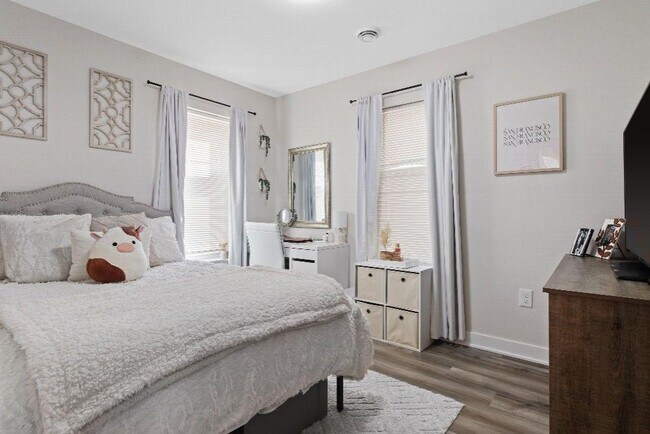 Building Photo - 1709 W State St