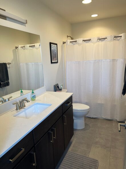 upstairs bathroom - 3168 Fen Way