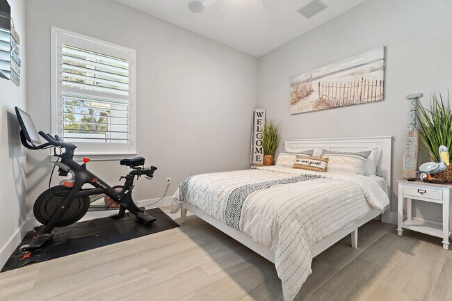 Building Photo - 12955 SW Kanner Hwy