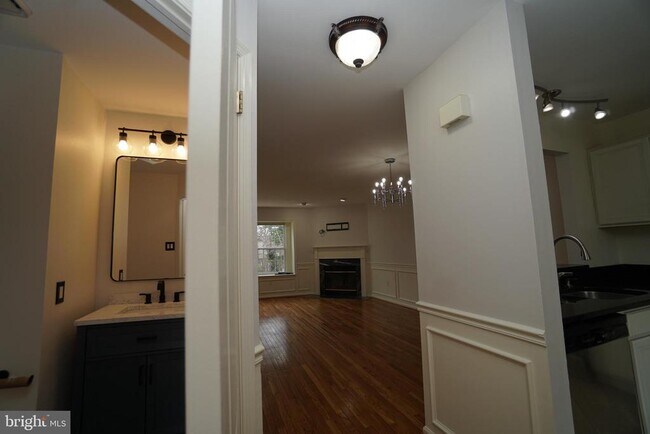 Building Photo - 2000 Harvard Dr