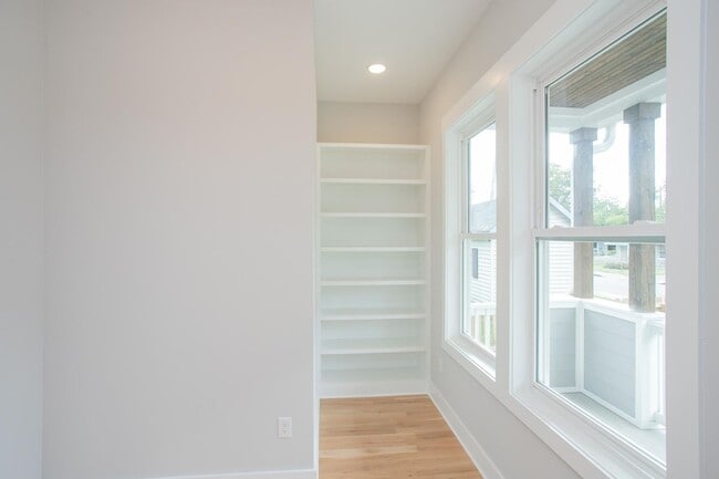 Building Photo - 1611 Century St