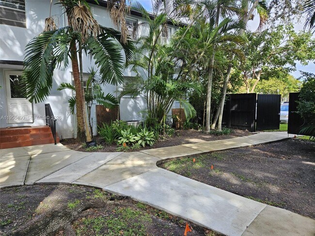 Building Photo - 5660 SW 78th St