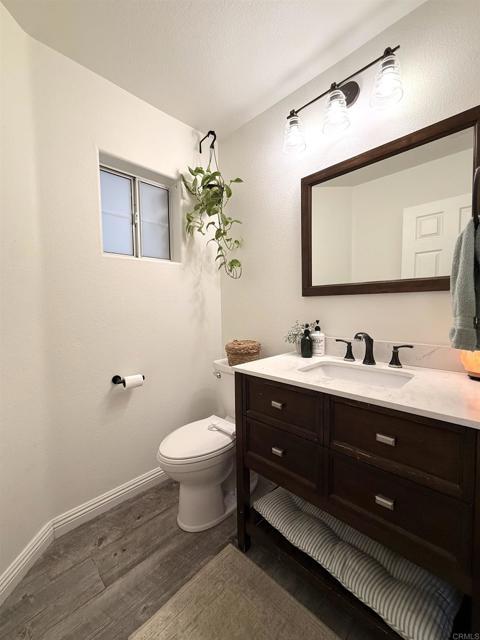 Building Photo - 951 River Oaks Ct