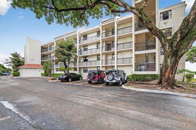 Building Photo - 117 Lake Emerald Dr