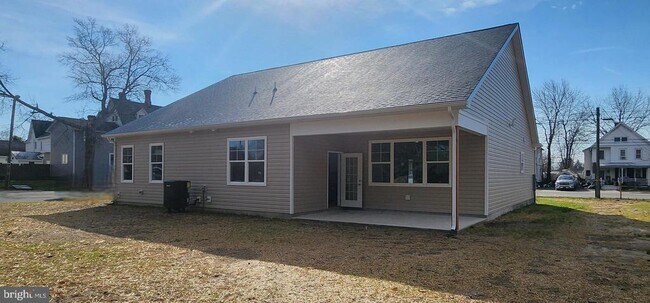 Building Photo - 112 W Main St