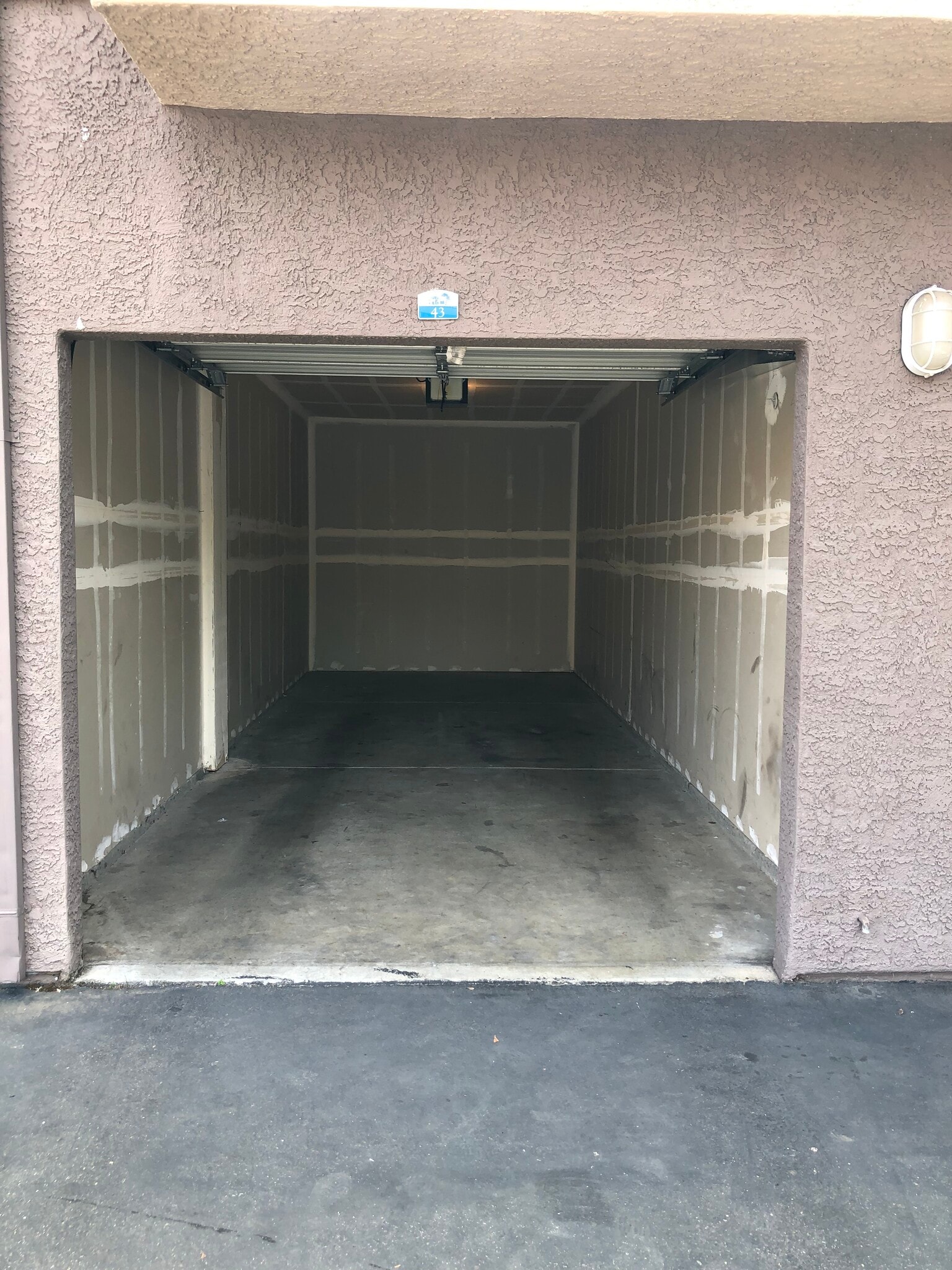 Tandem double deep garage with automatic opener, light and electrical outlet #1 - 10001 Woodcreek Oaks Blvd
