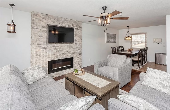 Building Photo - LOWER BEAVER!! 4 Bed, 2 Bath Home in Des Moines