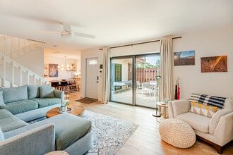 Building Photo - 825 Center St