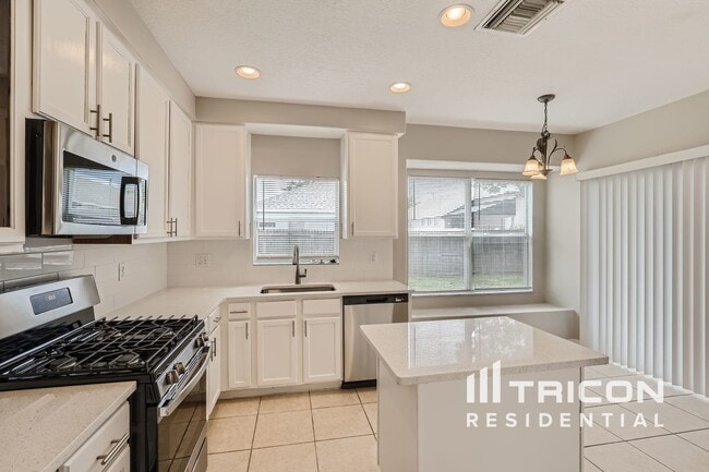 Building Photo - 8332 Crescent Moon Dr