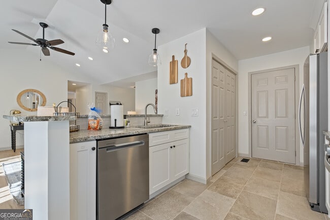 Building Photo - 17 N Wesley Ridge