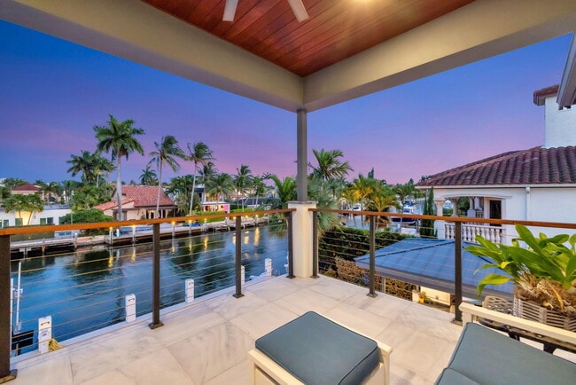 Building Photo - 334 Isle of Capri Dr