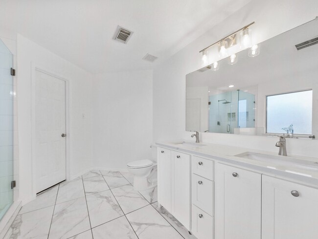 Building Photo - 1011 Backland Ct