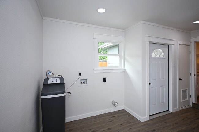 Building Photo - 442 Rothe Loop