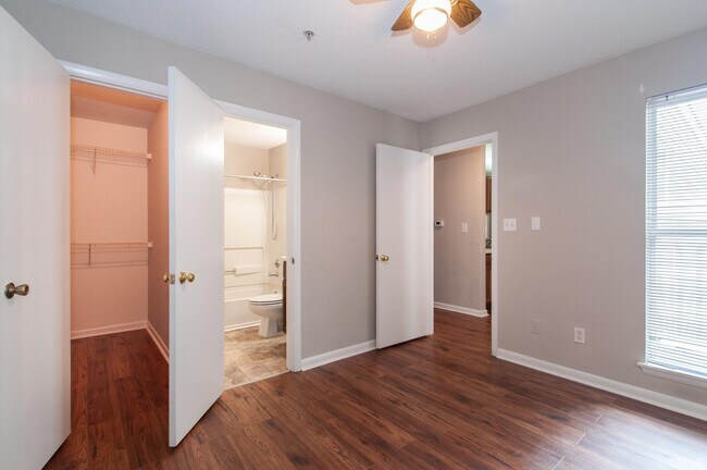 Building Photo - Room in Condo on University Ct