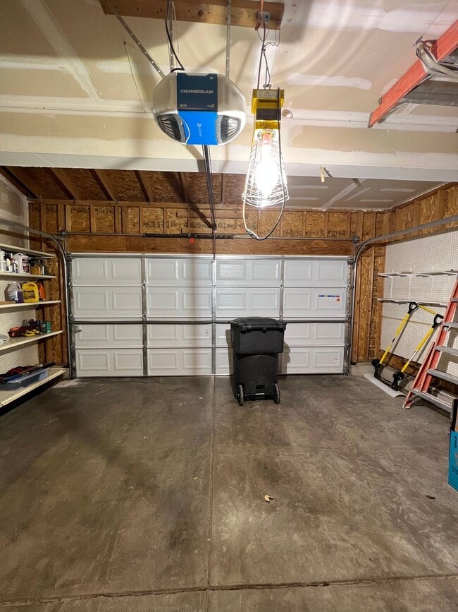 Building Photo - Beautiful 4 Bedroom Home In Wolf Creek Available in March!