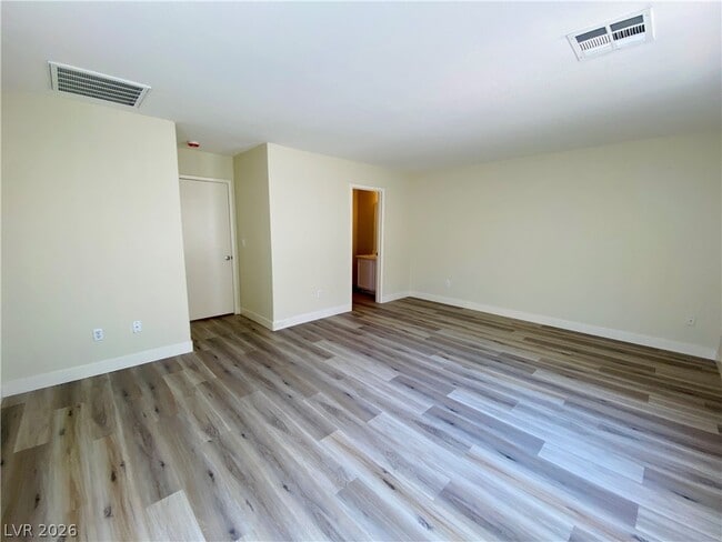 Building Photo - 6158 Dutch Windmill Ave