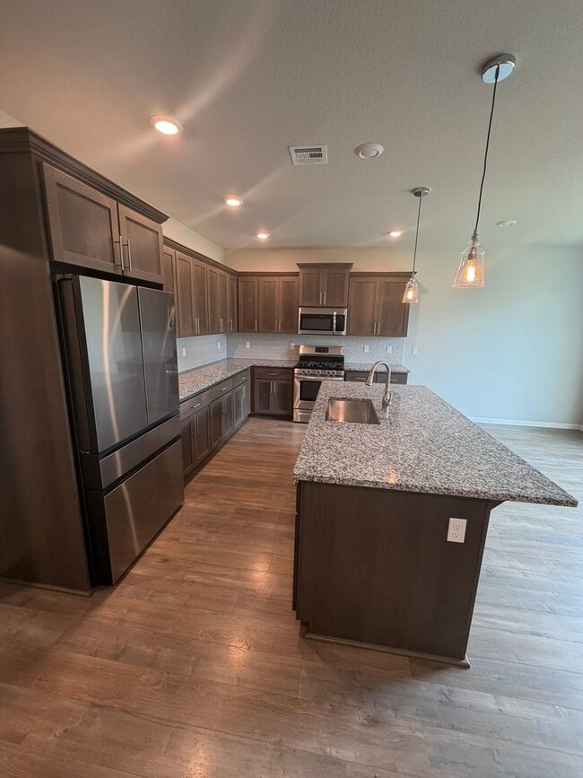 Building Photo - Must See Large Home in HOA Neighborhood!